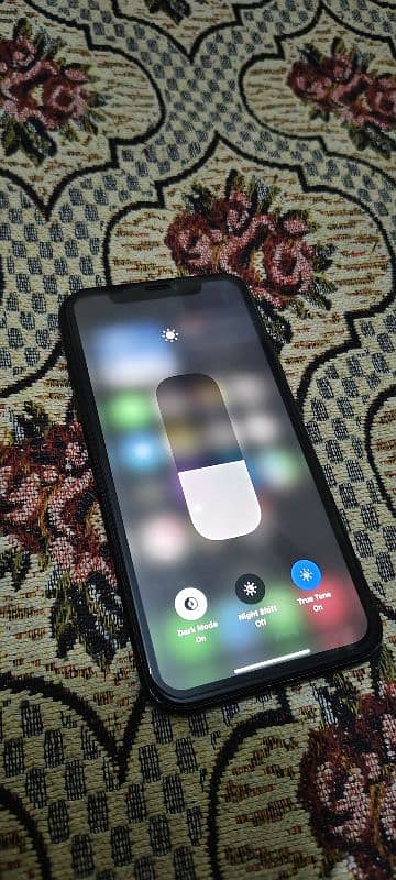 iphone XR 64gb jv 99 health 3