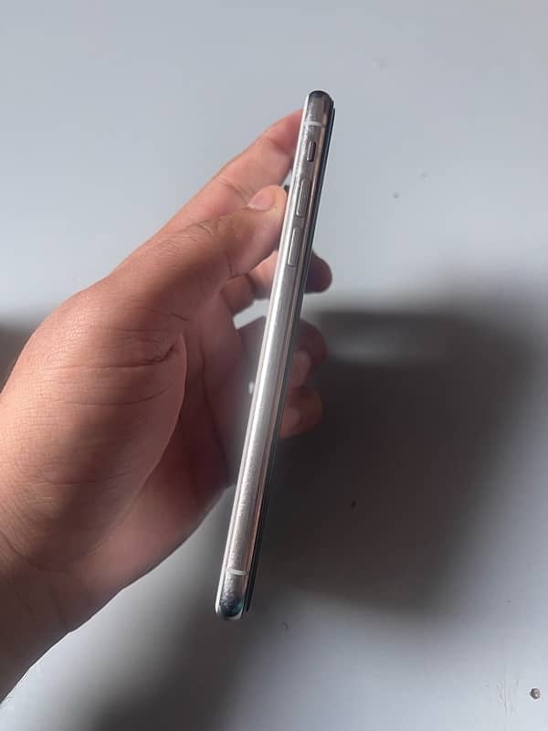 iphone XS white color 7