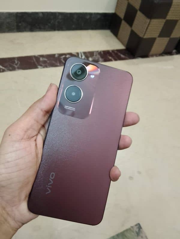 vivo Y18 4/128 urgent sale karna hay 3