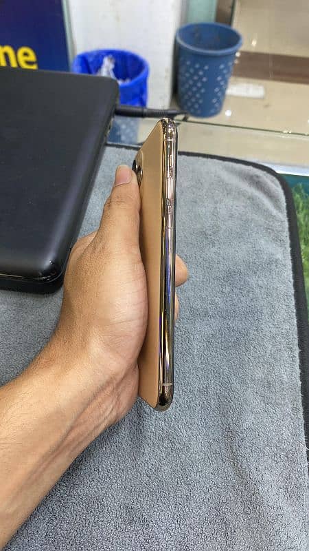 iphone 11 pro golden 64, 82 %health complate box 2