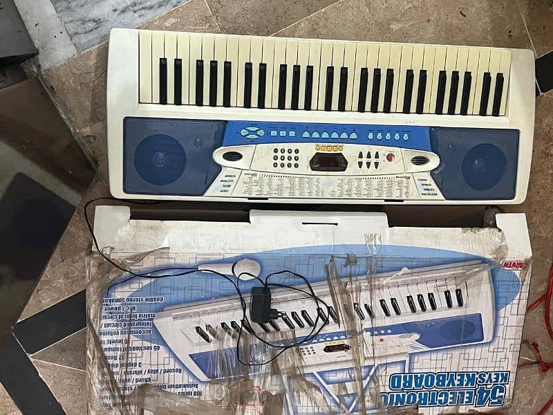 piano ( urgent sale) 1