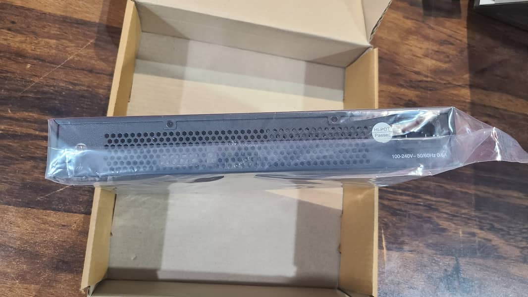 Tplink TL-SG1024D 24-Port Gigabit Desktop/Rackmount Switch (With Box) 4