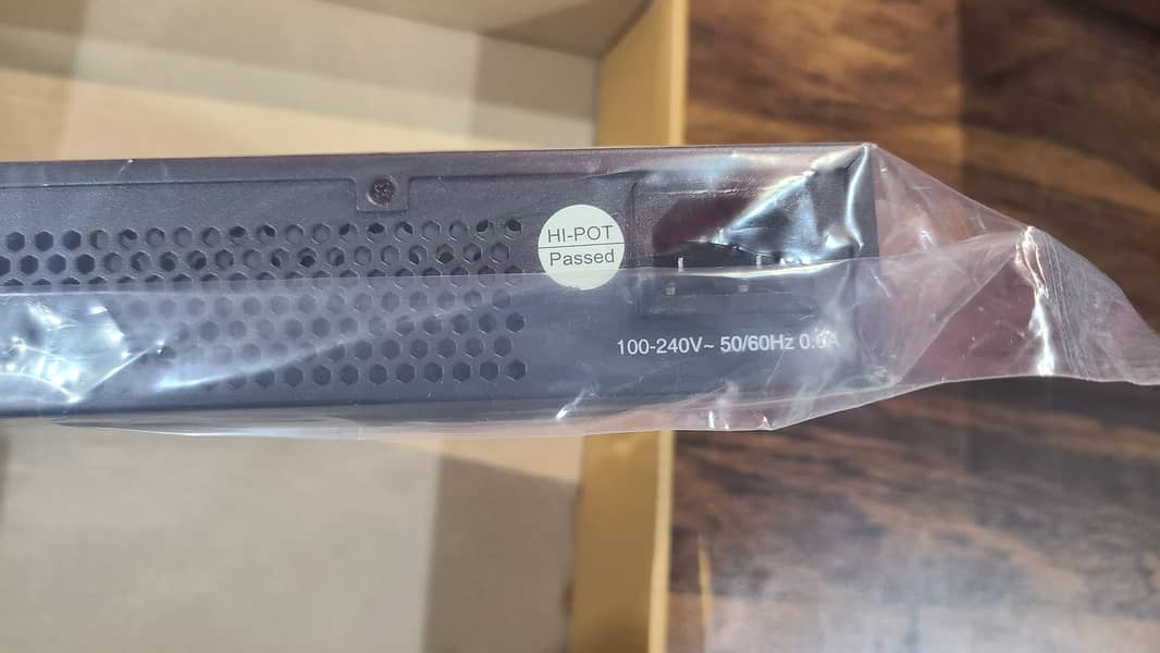 Tplink TL-SG1024D 24-Port Gigabit Desktop/Rackmount Switch (With Box) 10