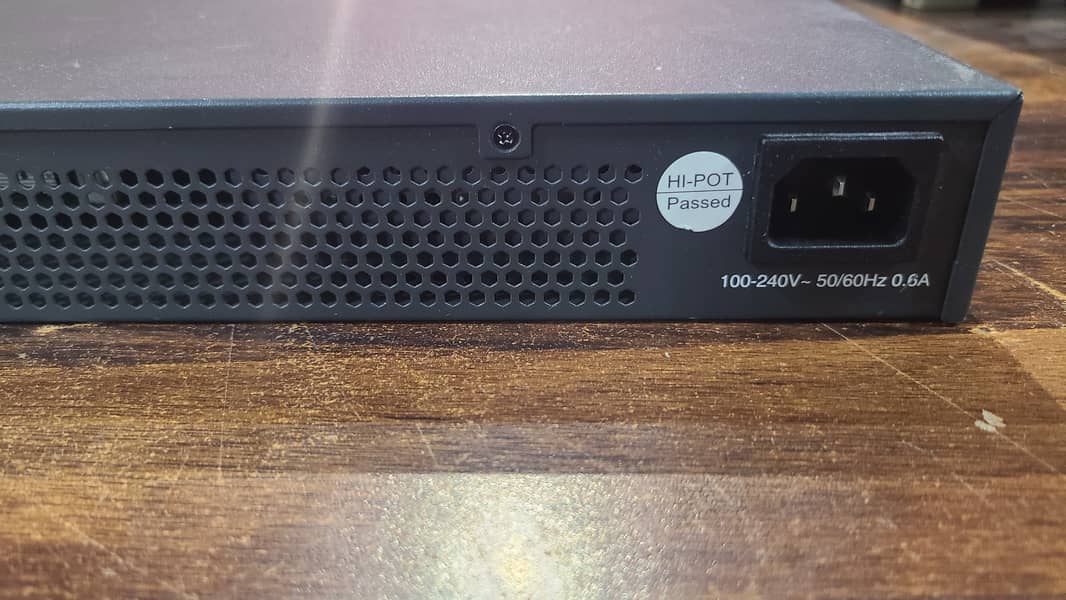 Tplink TL-SG1024D 24-Port Gigabit Desktop/Rackmount Switch (With Box) 15