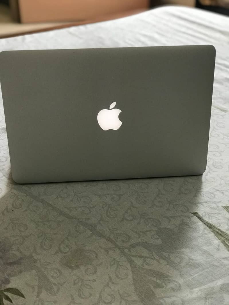 macbook pro  (A1502) 2015 1