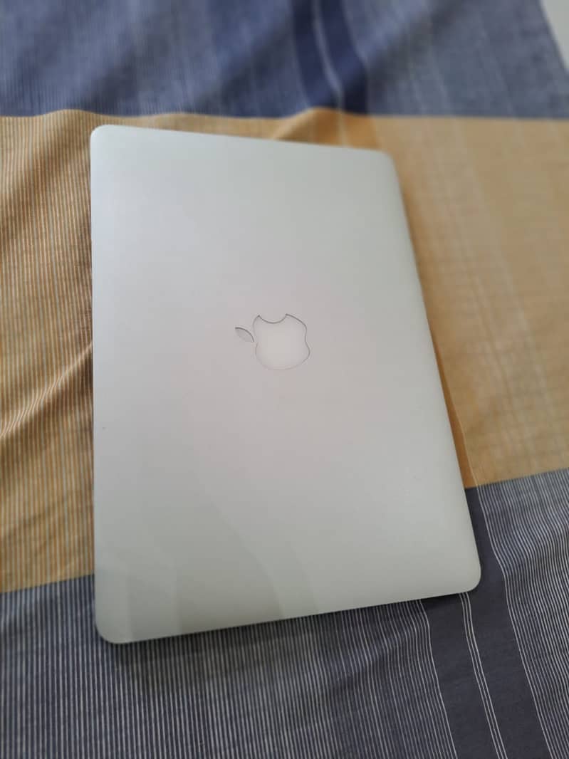 macbook pro  (A1502) 2015 3