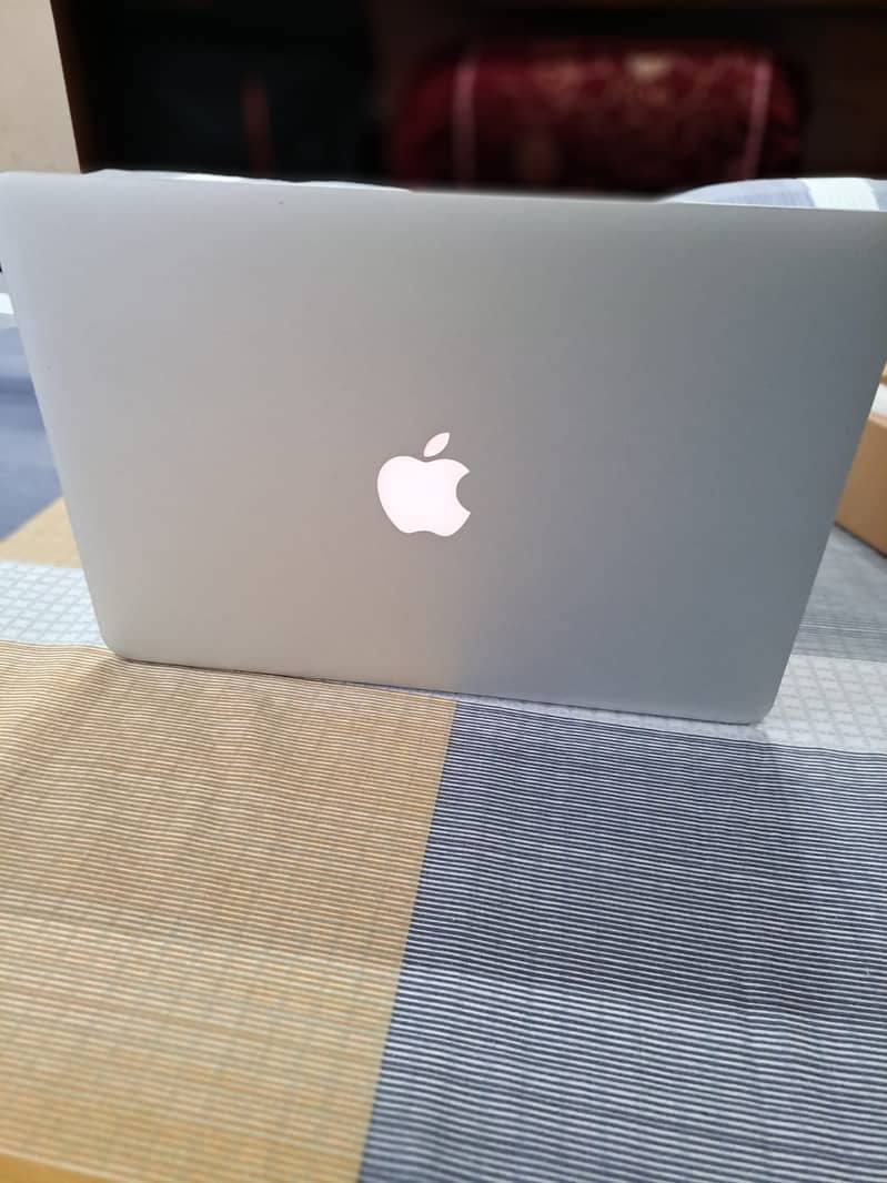 macbook pro  (A1502) 2015 5