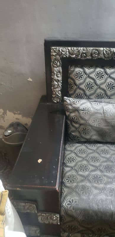 3 seater sofa with table for sale urgently 5