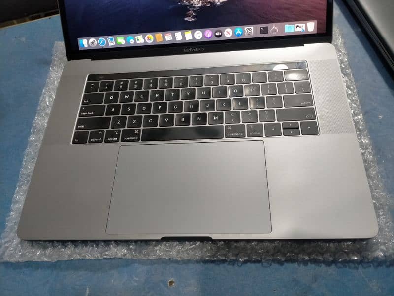 Apple MacBook Pro 2019 15"  Intel core i9 32/512 2