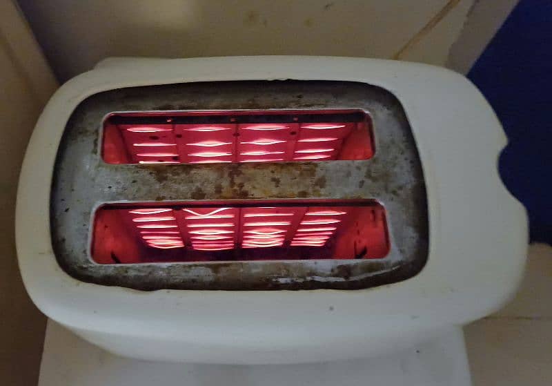 Phillips Bread Slice Toaster 100% Working Condition 2