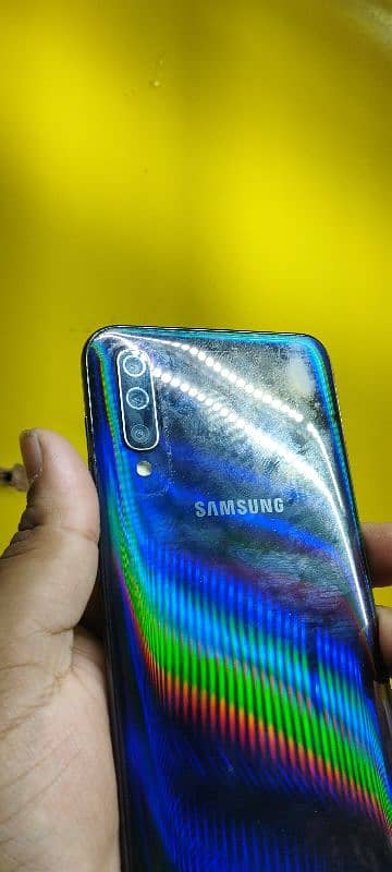 Samsung A50 4 128 2