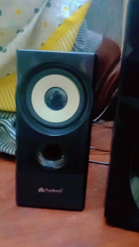 music speakers 1