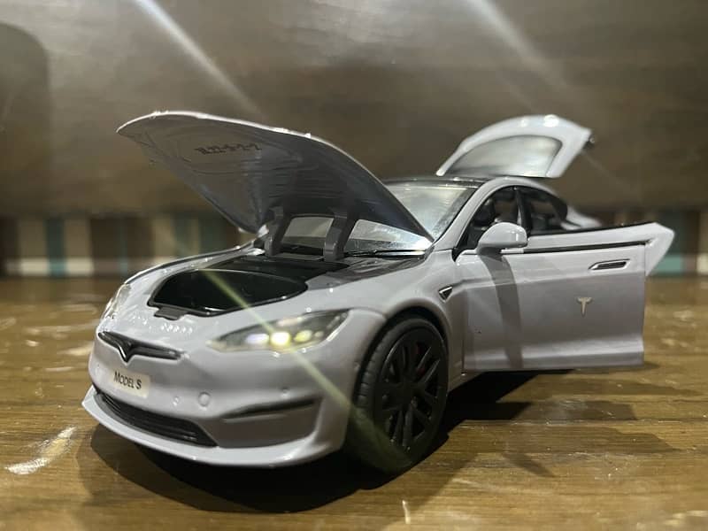 Diecast Car Tesla/pure metal/lights/opening doors/realistic interior 4