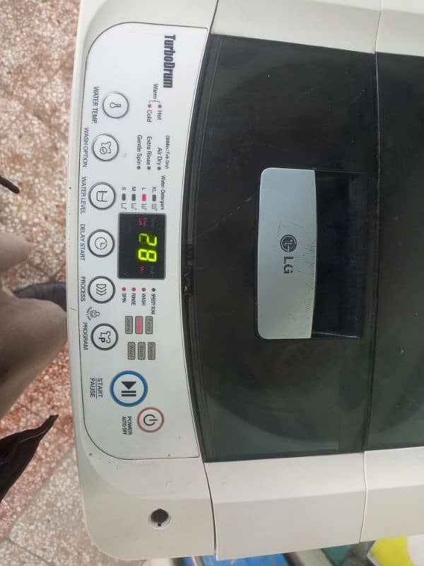 LG 7 kg automatic washing machine 1