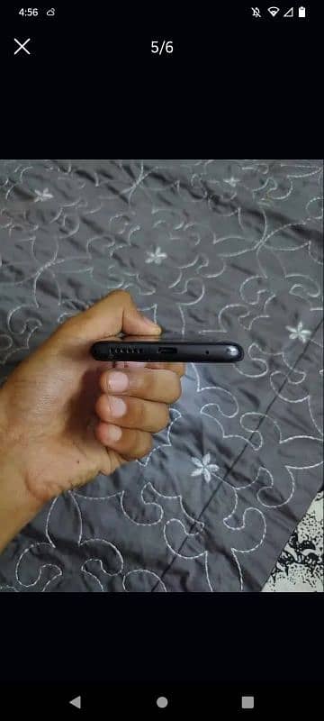 I am selling my Motorola g play 2021 4