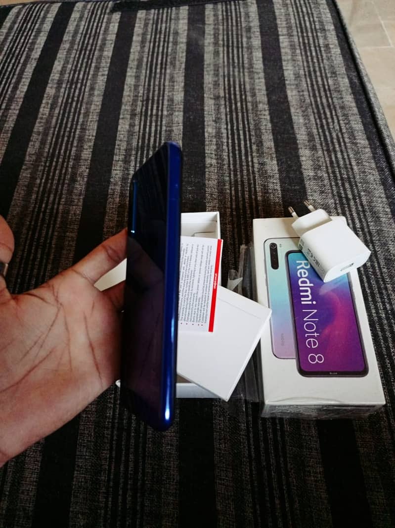 Redmi note 8 4gb 64gb with complete saman 100% sealed 8