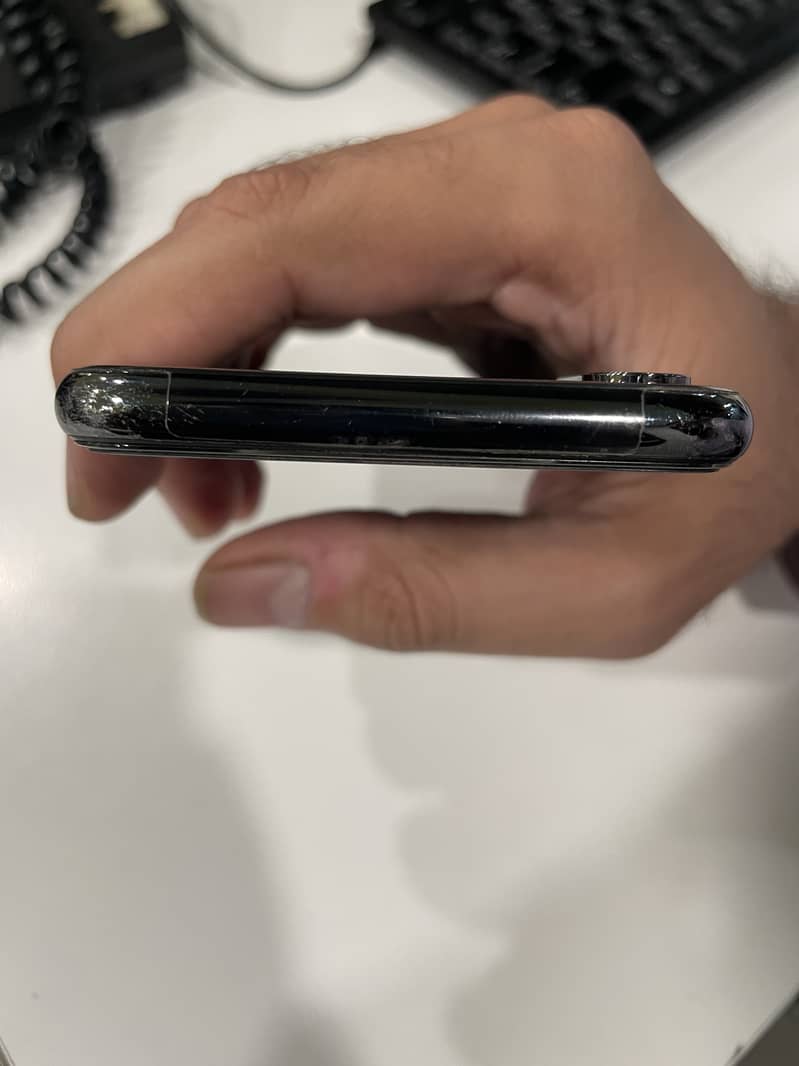 Apple Iphone X 4