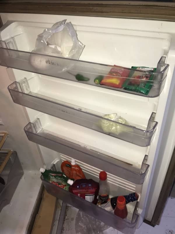 Dawlance fridge 100% working 4