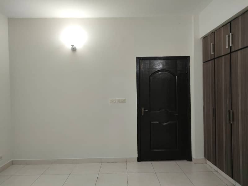 Open View 12 Marla 4 Bed Apartment on 3rd floor is Available for Rent In Askari-11 7