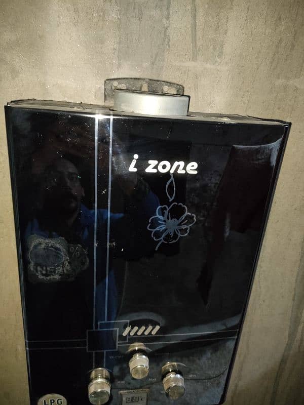 i zone instant geyser 1