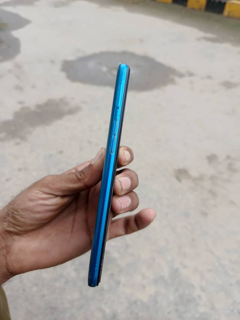 realme 5i 4/64 lush condition, superb camera, final price 1