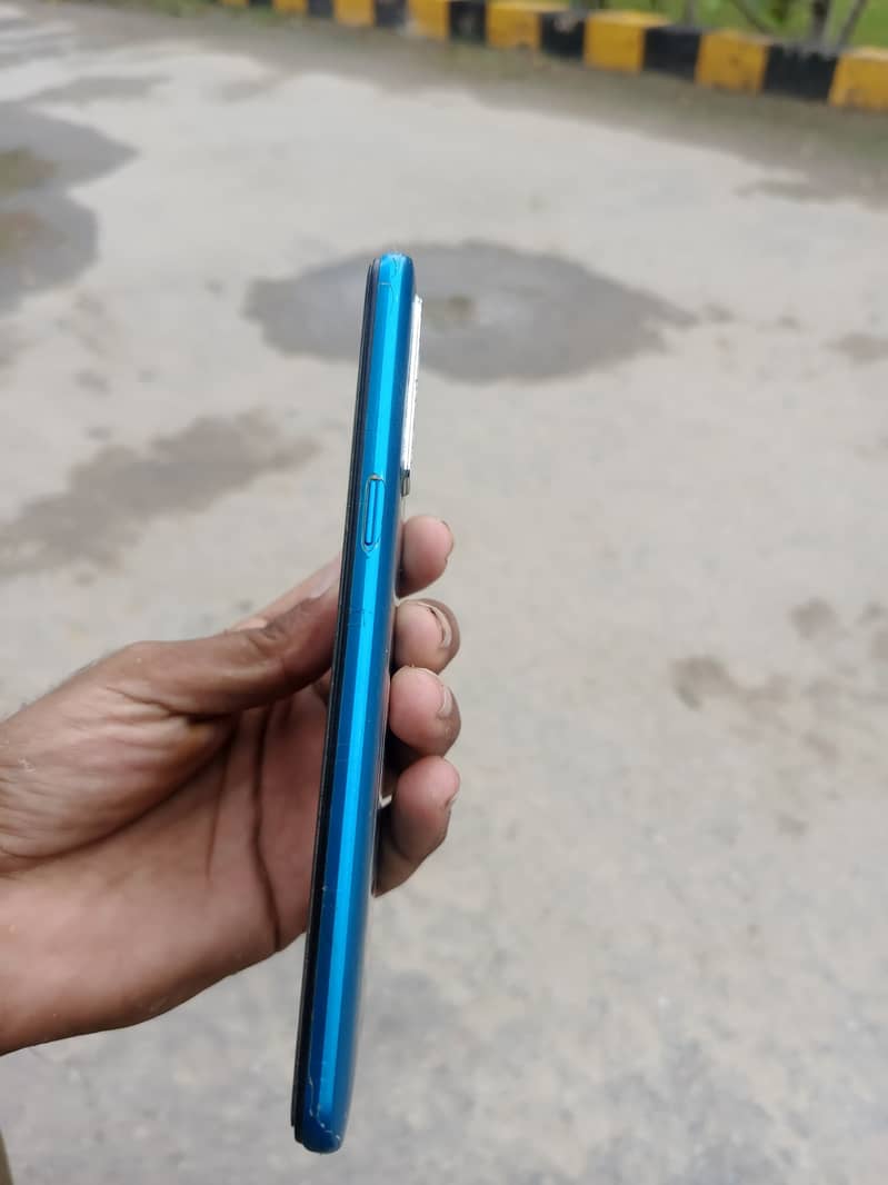 realme 5i 4/64 lush condition, superb camera, final price 3