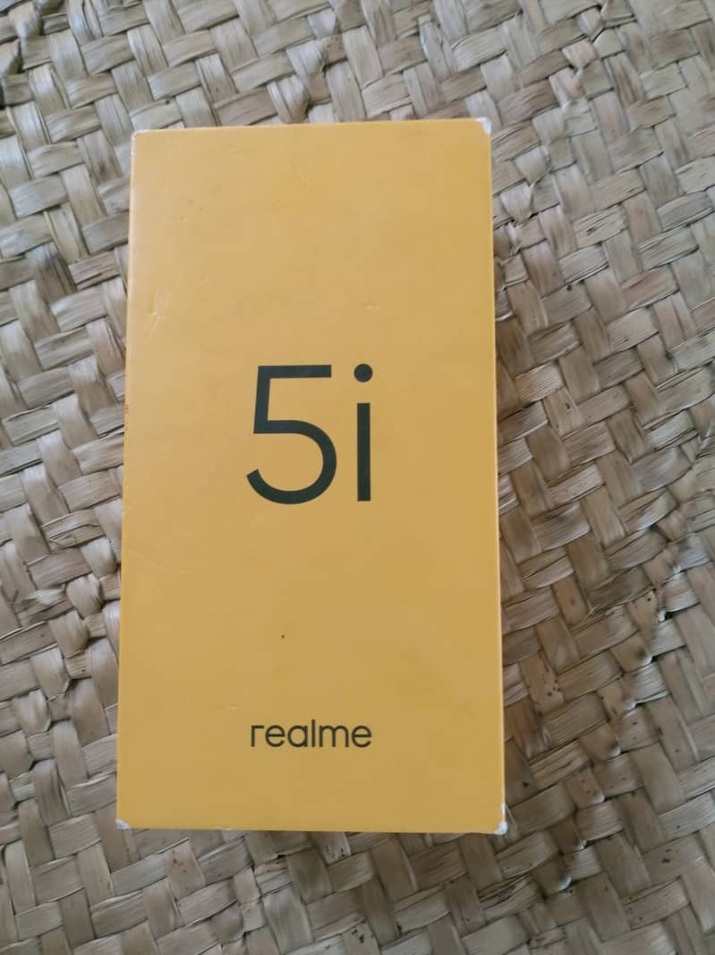 realme 5i 4/64 lush condition, superb camera, final price 4