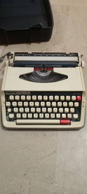 TYPE WRITER MADE IN JAPAN 0