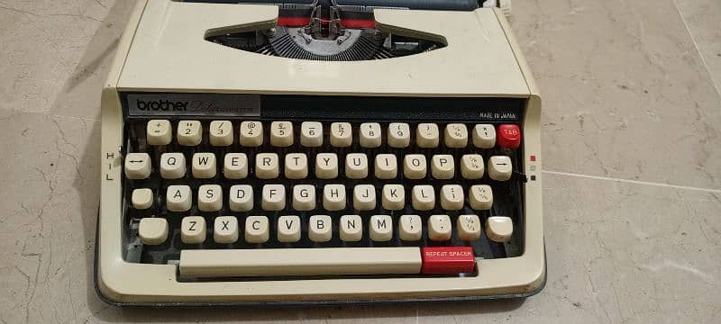 TYPE WRITER MADE IN JAPAN 1