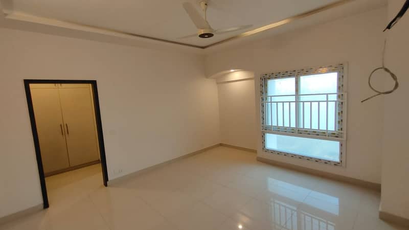 Com3 Luxury Duplex Apartment for Sale in Clifton Block 6 Karachi 8