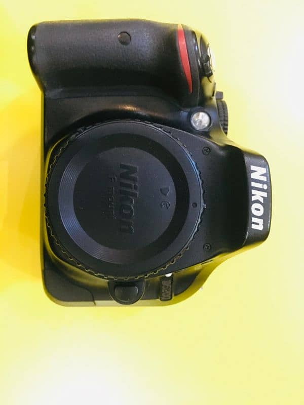 Nikon D5200 with Box 7