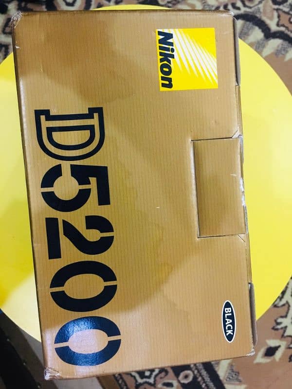 Nikon D5200 with Box 8