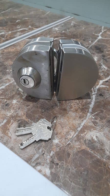 Glass door lock 1