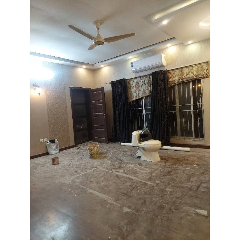 D-12 House Sized 4500 Square Feet For Rent 5