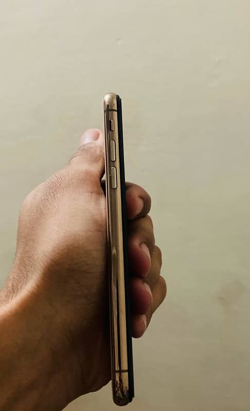 iphone xs 4