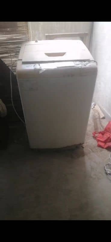 Old Model Automatic Washing Machine Available for Sale 0