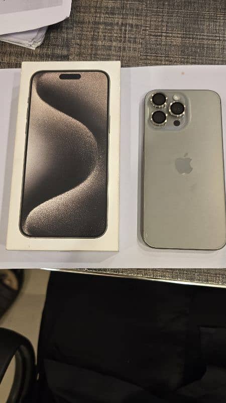 iPhone 15pro max natural titanium 256GB 0