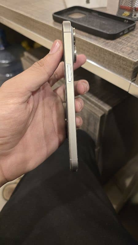 iPhone 15pro max natural titanium 256GB 5