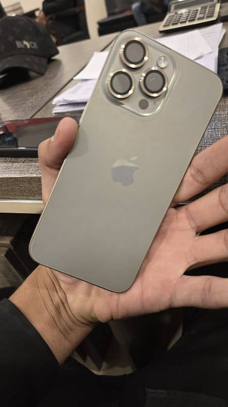 iPhone 15pro max natural titanium 256GB 7