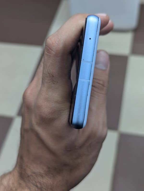 Google pixel 7a blue 3