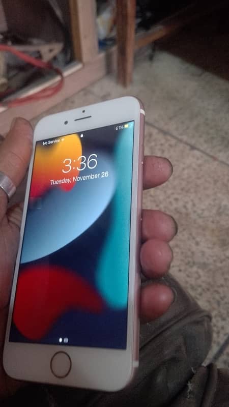 iPhone 6s urgent sale Sab ok ha 32gp nopta heatly 81 ha Lana 0