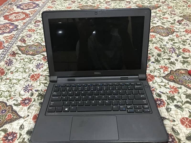 DELL INTE 4th Touch screen 8GB 300GB  new condition 1