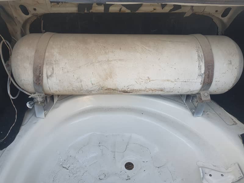 Lpg and Cng kit with cylinder in very good condition 0