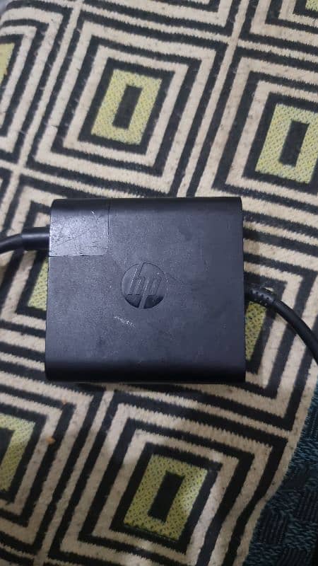 HP original charger 1