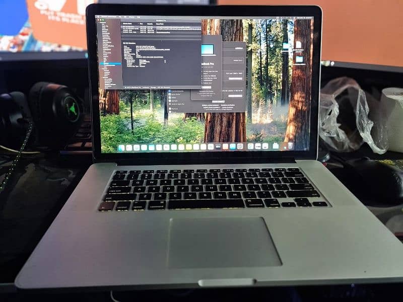 macbook pro 2015 15 inch 16/256GB 3