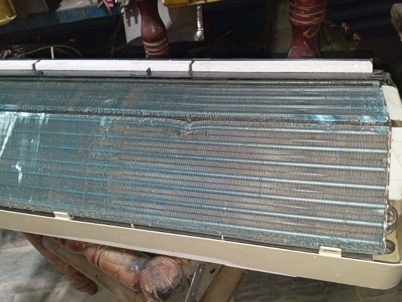 LG 1 Ton Ac Geninue Condition 6