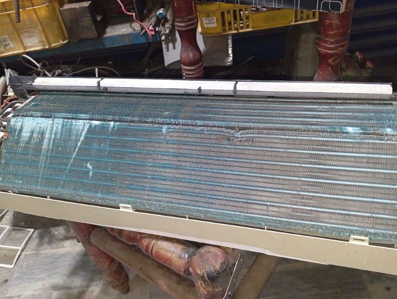 LG 1 Ton Ac Geninue Condition 10