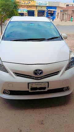 Toyota Prius Alpha 2015