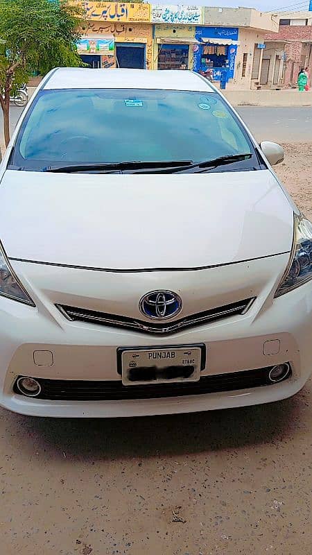 Toyota Prius Alpha 2015 0