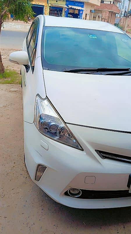 Toyota Prius Alpha 2015 2